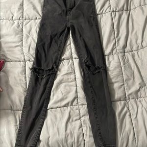 Ripped skinny jeans